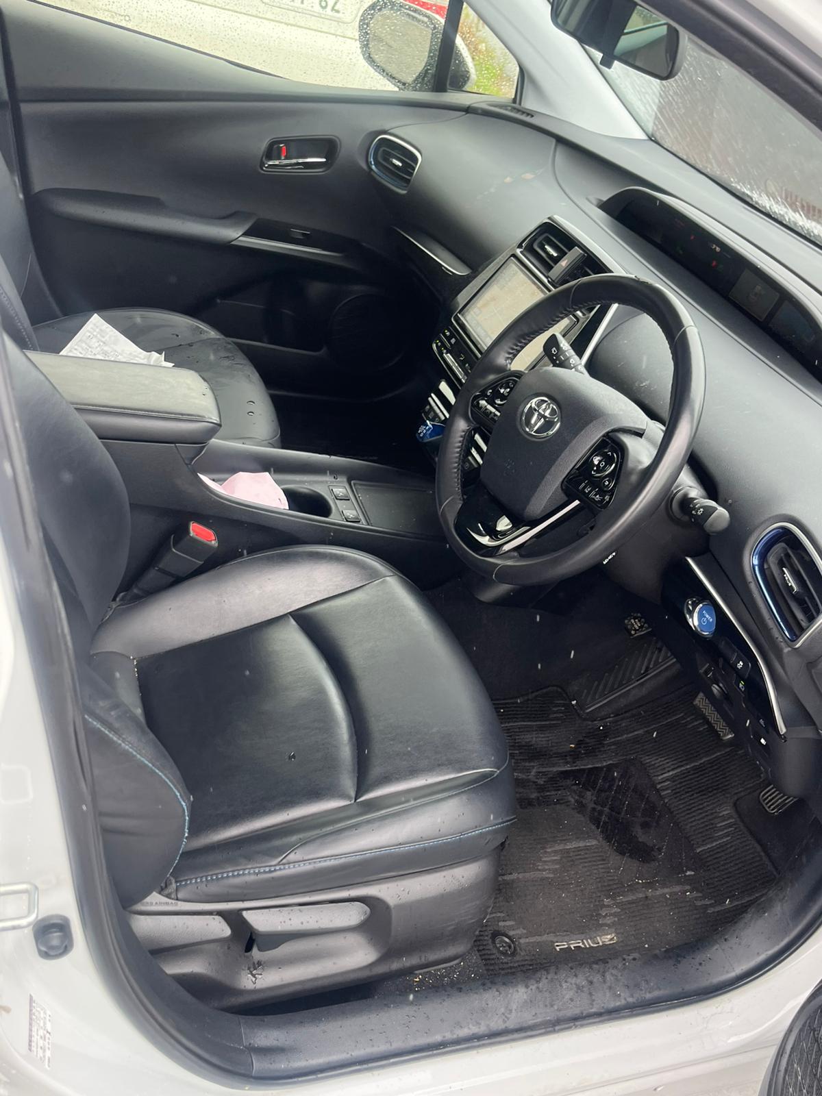2021 TOYOTA PRIUS photo 10