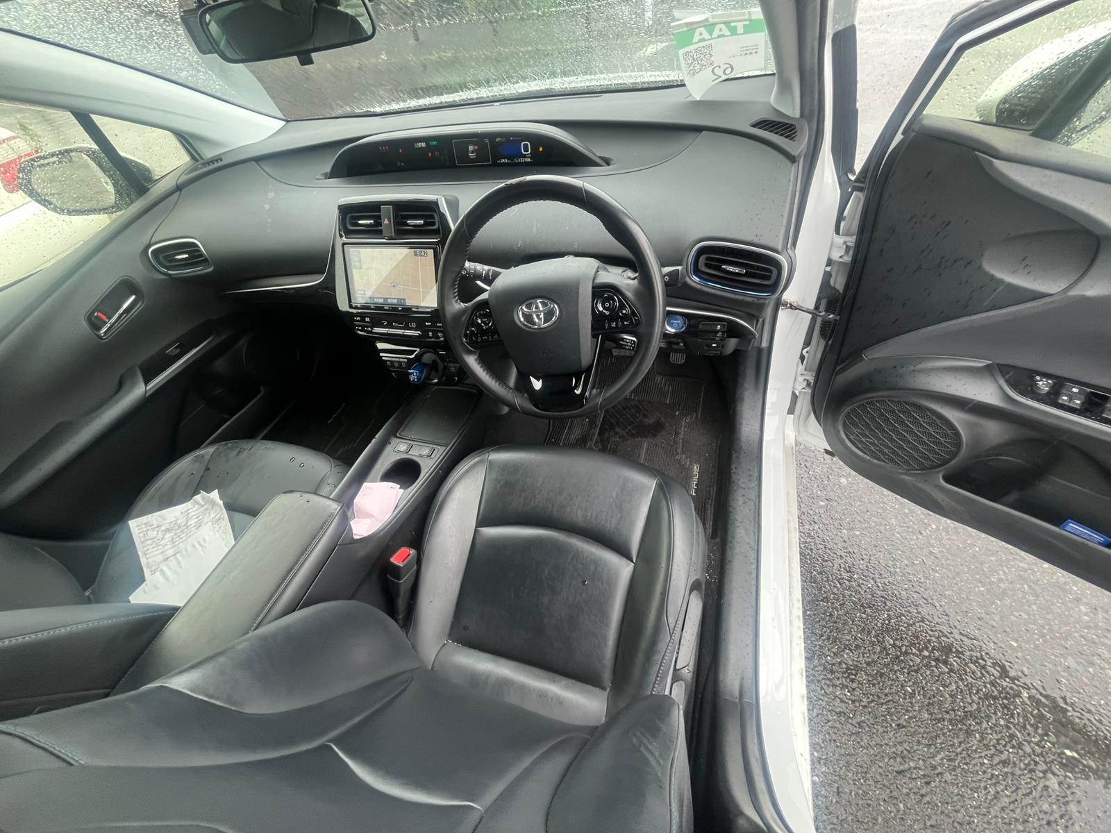 2021 TOYOTA PRIUS photo 11
