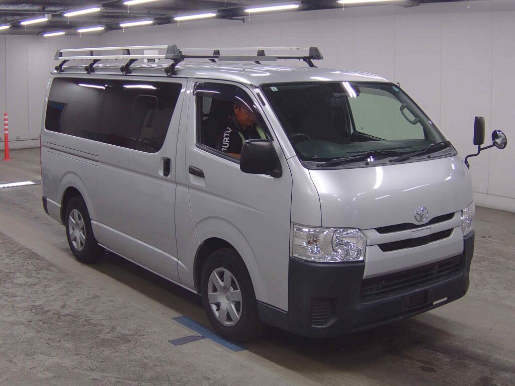 2018 TOYOTA HIACE VAN photo 15