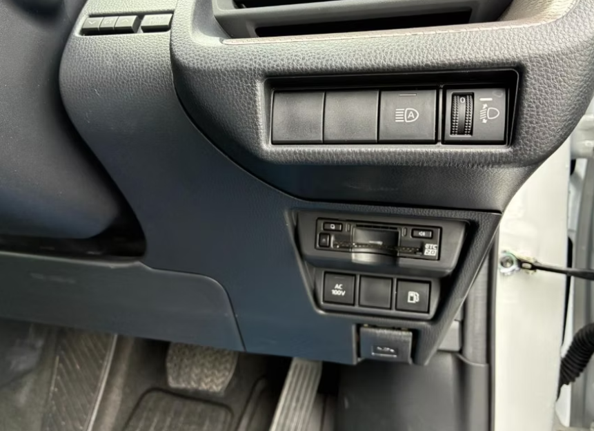 2023 TOYOTA PRIUS G HYBRID photo 10