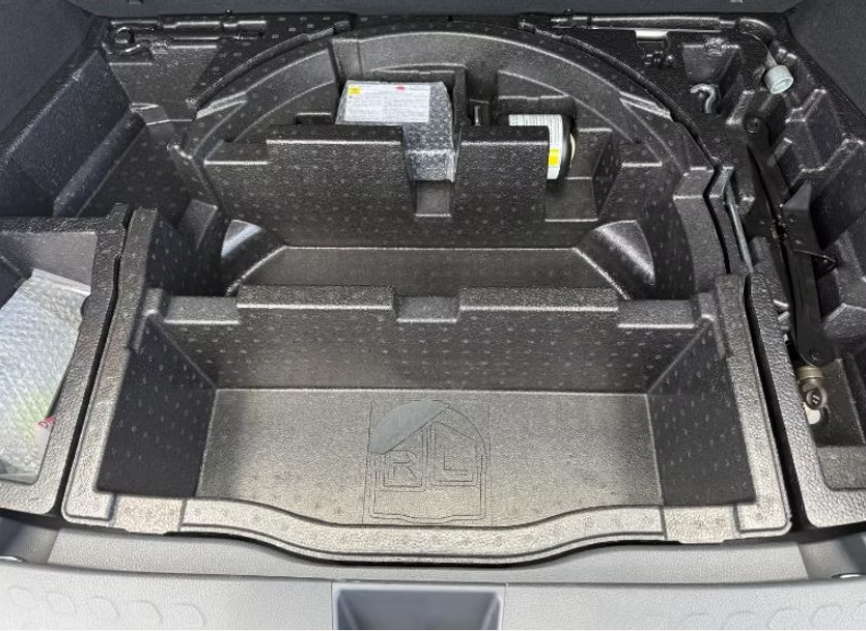 2017 TOYOTA C-HR HYBRID G GRADE photo 6