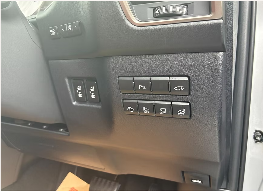 2015 LEXUS NX300H VERSION L photo 11