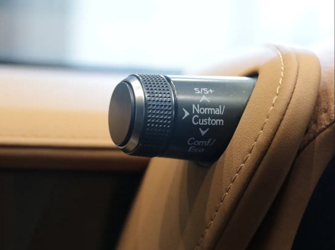 2019 LEXUS LC 500h S Package, Carbon Roof, Heated Seats photo 18